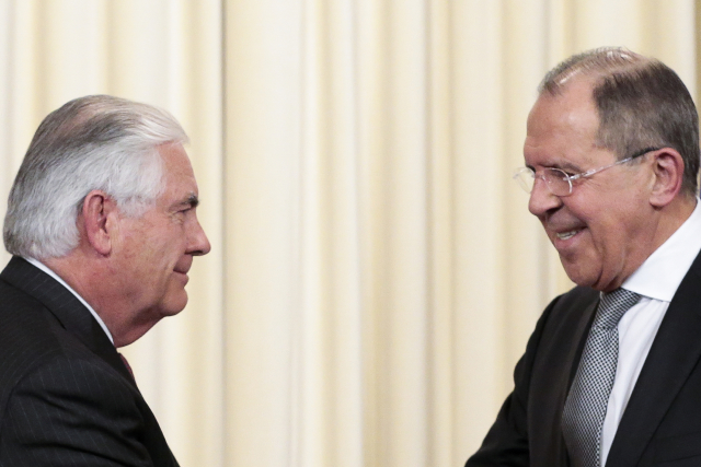 Americký ministr zahraničí Rex Tillerson (vlevo) a jeho ruský protějšek Sergej Lavrov.