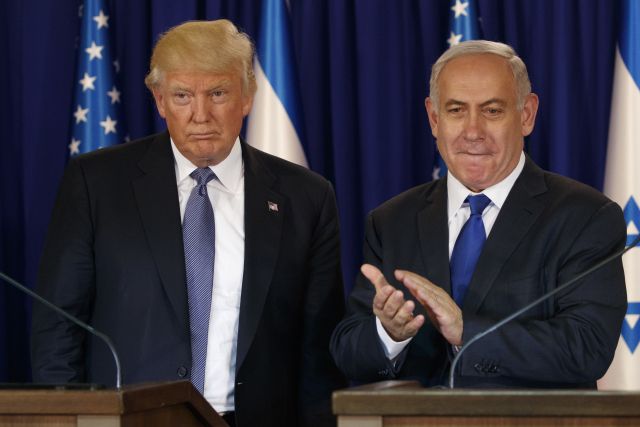 Americký prezident Donald Trump (vlevo) a izraelský premiér Benjamin Netanjahu (vpravo). Americký prezident Donald Trump (vlevo) a izraelský premiér Benjamin Netanjahu (vpravo).