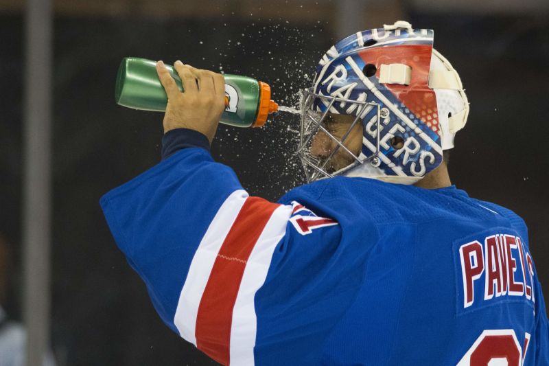 Český hokejový gólman Ondřej Pavelec v dresu New York Rangers.