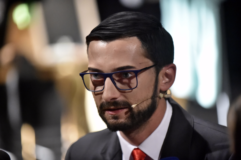 Marek Příkazký v roli mluvčího prezidenta.