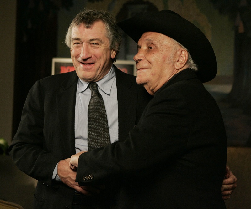 Slavný boxer Jake LaMotta s hercem Robertem de Nirem, který ho ztvárnil ve filmu Zuřící býk (ilustrační foto).