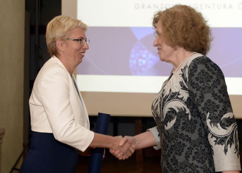 Archeoložka Gabriela Blažková (zleva). 