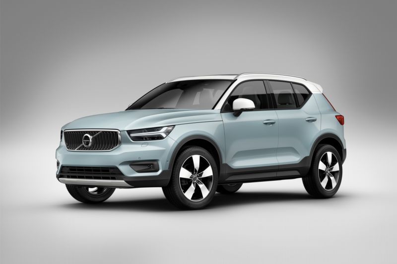 Volvo XC40 vyrazilo za zákazníky.