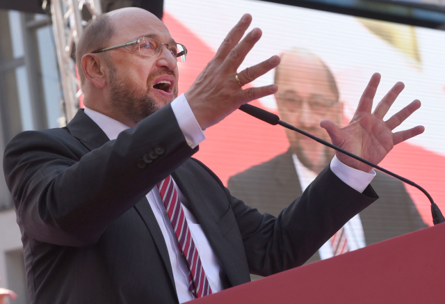 Martin Schulz zakončuje předvolební kampaň v Cáchách.