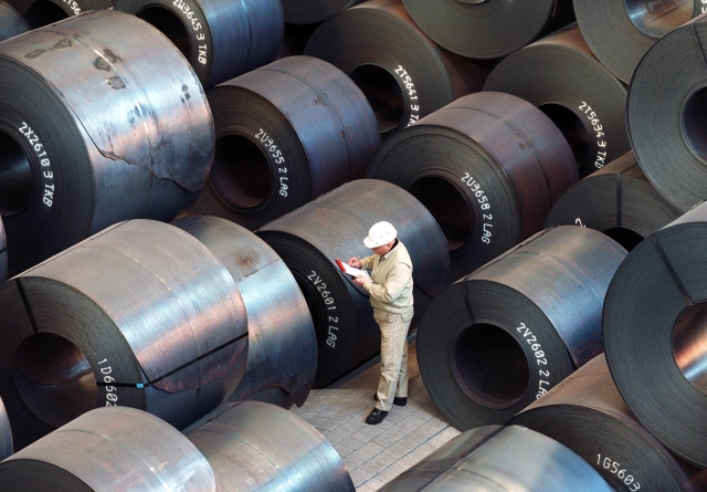 Ocelárna Thyssenkrupp AG v Duisburgu.