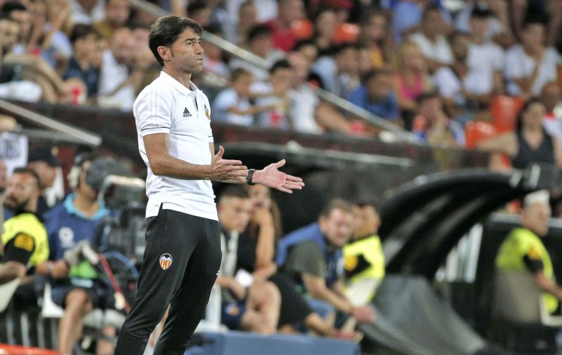 Trenér Valencie Marcelino se kuriózně zranil při zápase. Trenér Valencie Marcelino se kuriózně zranil při zápase.