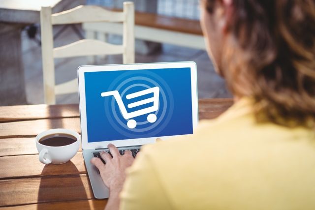 Útraty Čechů v zahraničních e-shopech loni stouply o 32 procent (ilustrační foto).