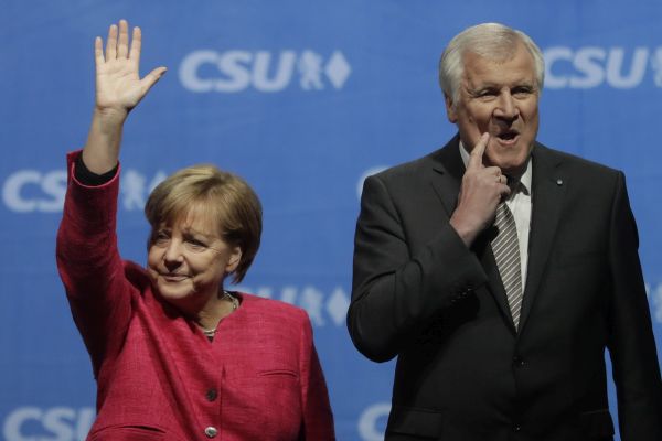 Šéf Křesťanskosociální unie (CSU) Horst Seehofer a kancléřka Angela Merkelová (CDU).
