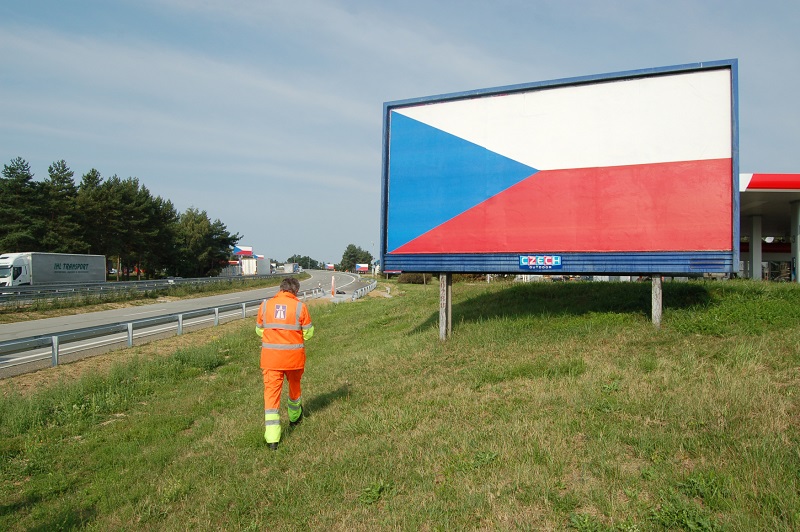 Vlajka České republiky na billboardu. 
