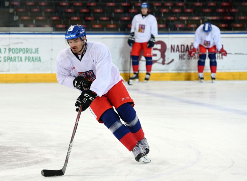 Důrazný reprezentační obránce Jan Kolář. Důrazný reprezentační obránce Jan Kolář.