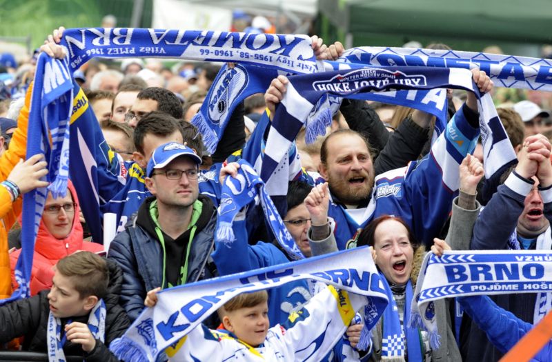 Proslulí fanoušci Komety Brno. Proslulí fanoušci Komety Brno.