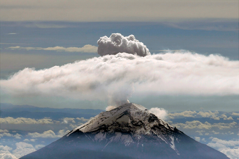 Mexický vulkán Popocatépetl.