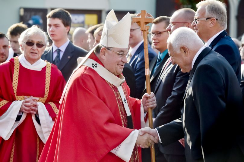 Kardinál Dominik Duka a Václav Klaus (vpravo) ve Staré Boleslavi.