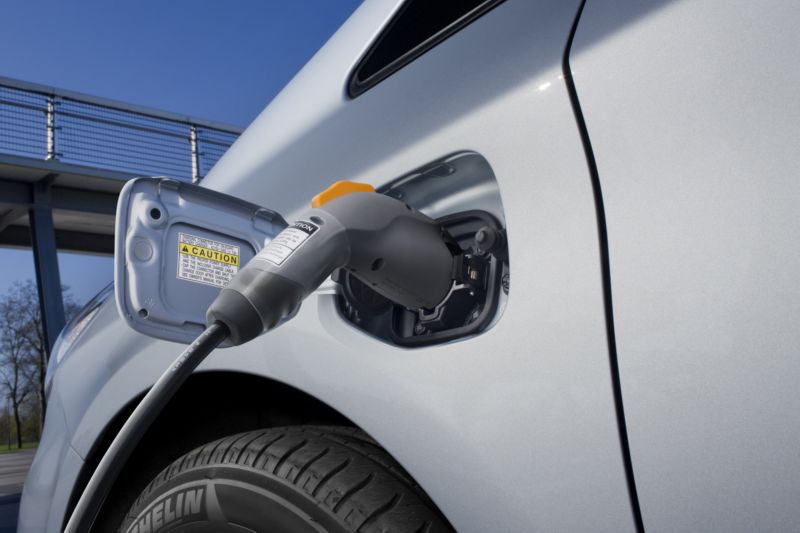 Toyota zatím nabízí plug-in hybridy, elektromobil žádný. 