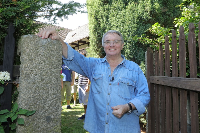 Vlastimil Harapes.