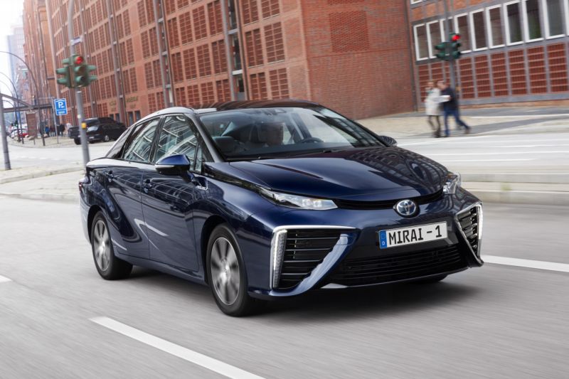 Toyota Mirai je v současné době technologicky nejvyspělejší vodíkové auto na trhu,