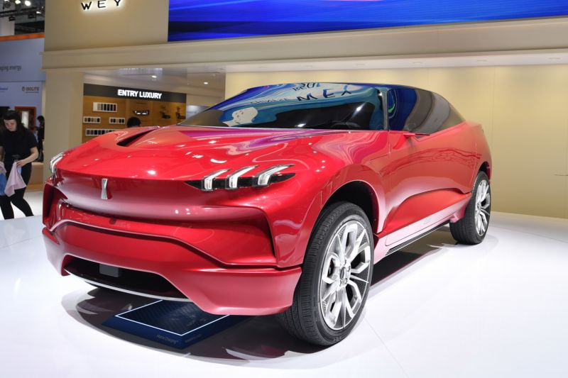Při autosalonu ve Frankfurtu představila čínská značka Wey hybridní model XEV Concept. Při autosalonu ve Frankfurtu představila čínská značka Wey hybridní model XEV Concept.