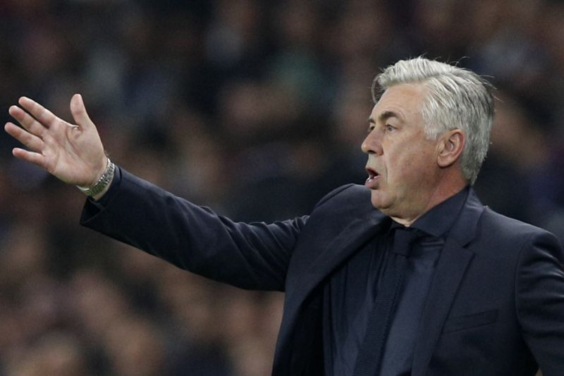 Italský kouč Carlo Ancelotti dostal výpověď po vysoké prohře s PSG. Italský kouč Carlo Ancelotti dostal výpověď po vysoké prohře s PSG.