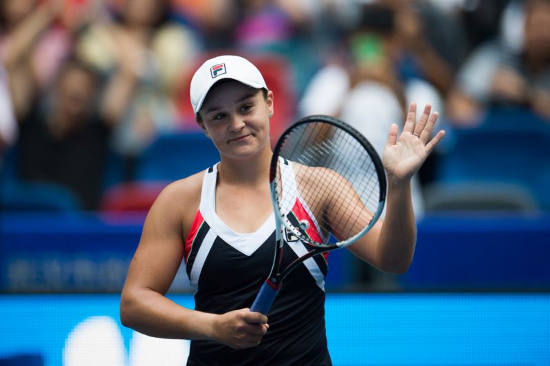 Australská tenistka Ashleigh Bartyová na turnaji ve Wu-chanu. Australská tenistka Ashleigh Bartyová na turnaji ve Wu-chanu.