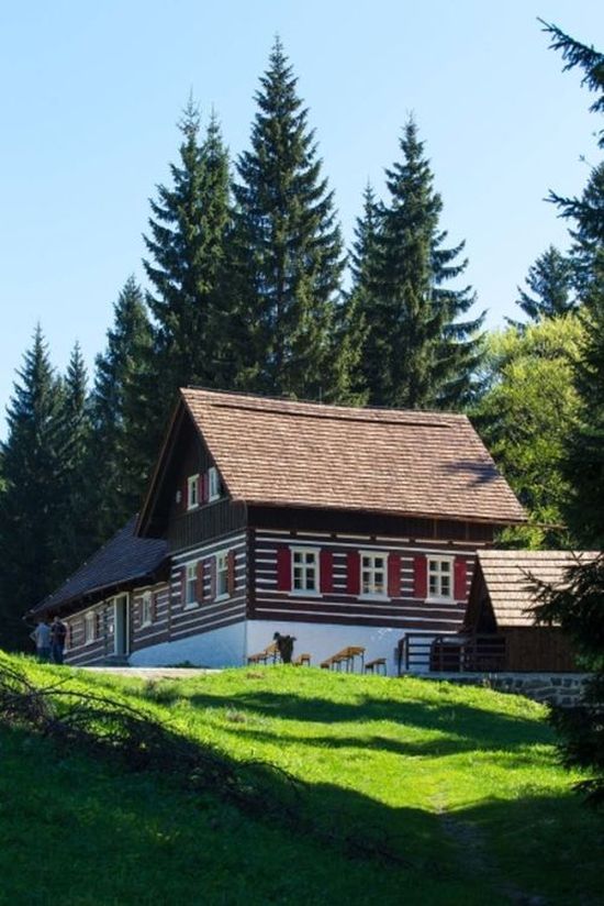 Liščí bouda, muzeum skla a bižuterie. Liščí bouda, muzeum skla a bižuterie.