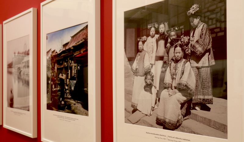 Výstava fotografií cestovatele Vráze. Výstava fotografií cestovatele Vráze.