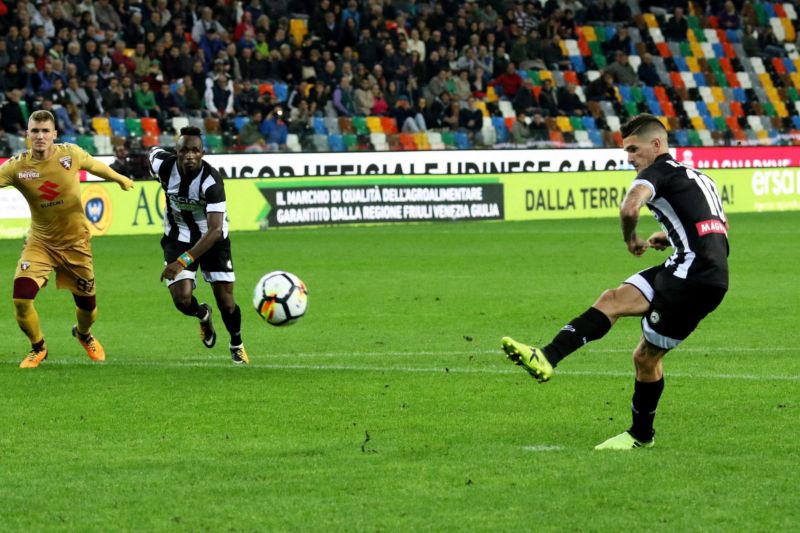 Fotbalisté Udinese porazili Janov díky třem penaltám. Fotbalisté Udinese porazili Janov díky třem penaltám.