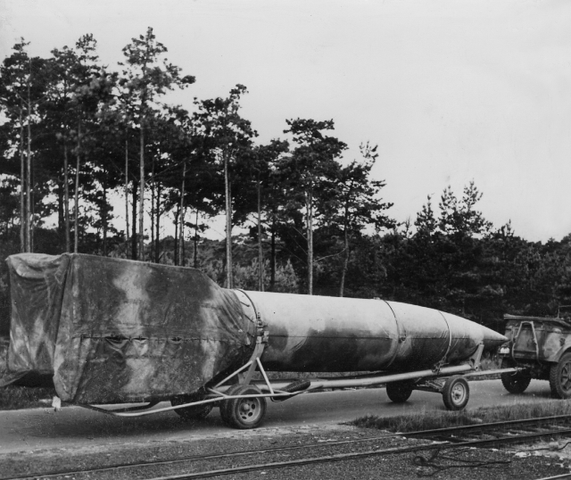 Raketa V-2 ve výrobním středisku Peenemünde v roce 1942.
