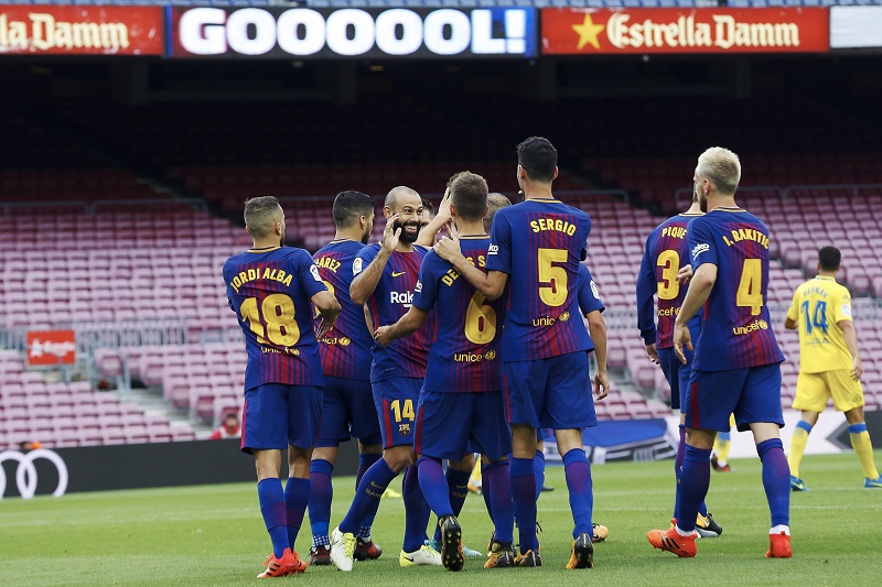 Fotbalisté Barcelony se radují z branky proti Las Palmas. Fotbalisté Barcelony se radují z branky proti Las Palmas.