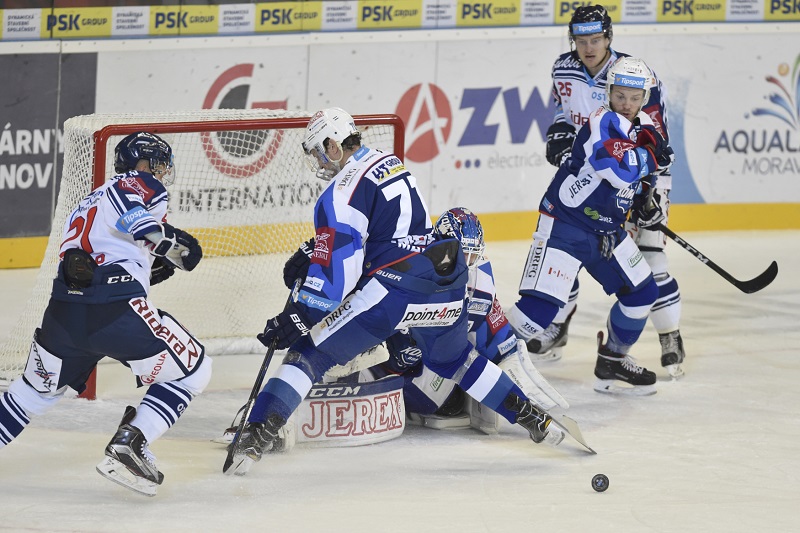 Brankář Komety Brna Karel Vejmelka. Brankář Komety Brna Karel Vejmelka.