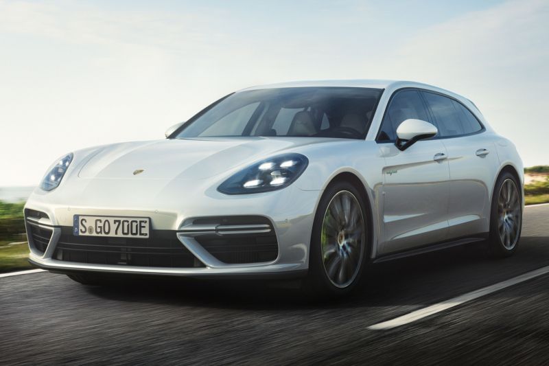 Výkonný model Panamera Turbo S E-Hybrid Sport Turismo. 