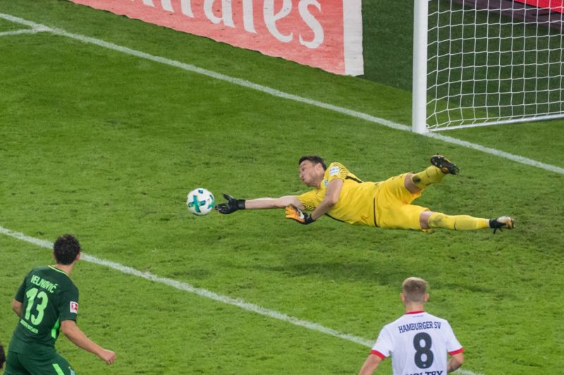 Brankář německých Brém Jiří Pavlenka.