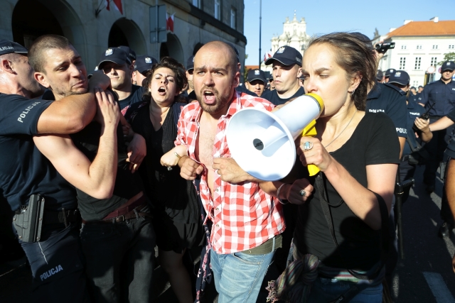 Demonstrace extremistických hnutí ve Varšavě.