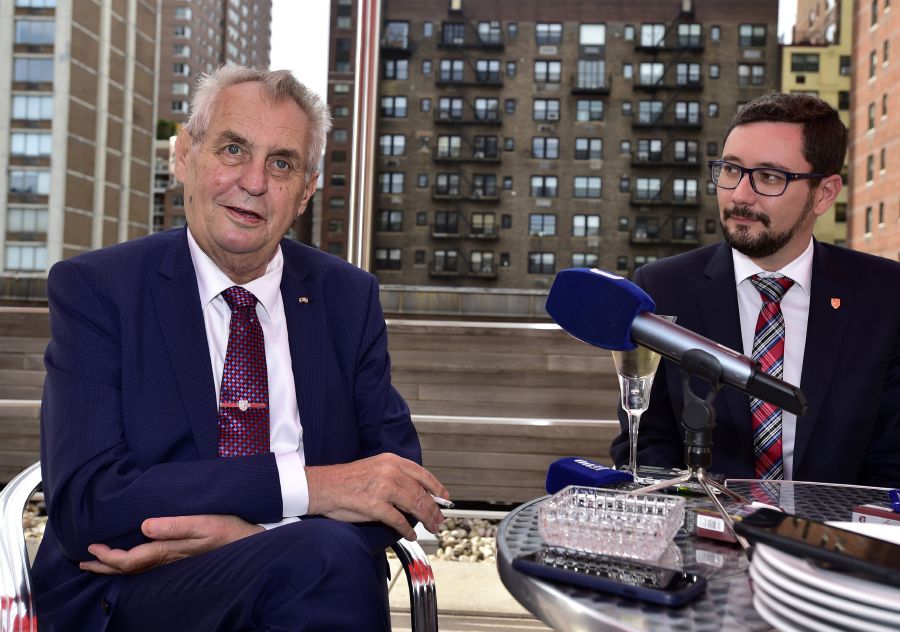 Prezident Miloš Zeman se svým mluvčím Jiří Ovčáčkem.