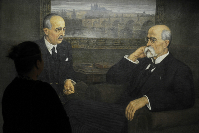 Na ilustračním snímku je obraz z kanceláře guvernéra Podkarpatské Rusi, na kterém je Tomáš Garrigue Masaryk (vpravo) s Edvardem Benešem. Na ilustračním snímku je obraz z kanceláře guvernéra Podkarpatské Rusi, na kterém je Tomáš Garrigue Masaryk (vpravo) s Edvardem Benešem.