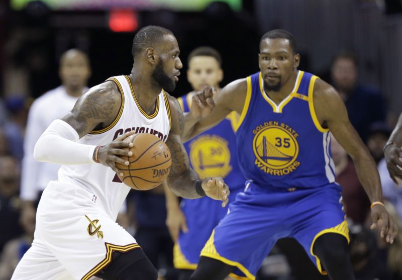 Největší hvězda Clevelandu LeBron James.