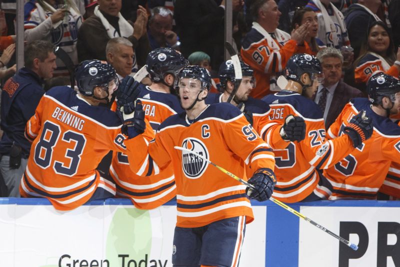 Connor McDavid vstoupil do sezony výborně. Connor McDavid vstoupil do sezony výborně.