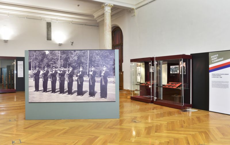 K vidění jsou ruční palné zbraně, které v letech 1918 až 1968 vyráběly československé zbrojovky pro ozbrojené sbory. K vidění jsou ruční palné zbraně, které v letech 1918 až 1968 vyráběly československé zbrojovky pro ozbrojené sbory.