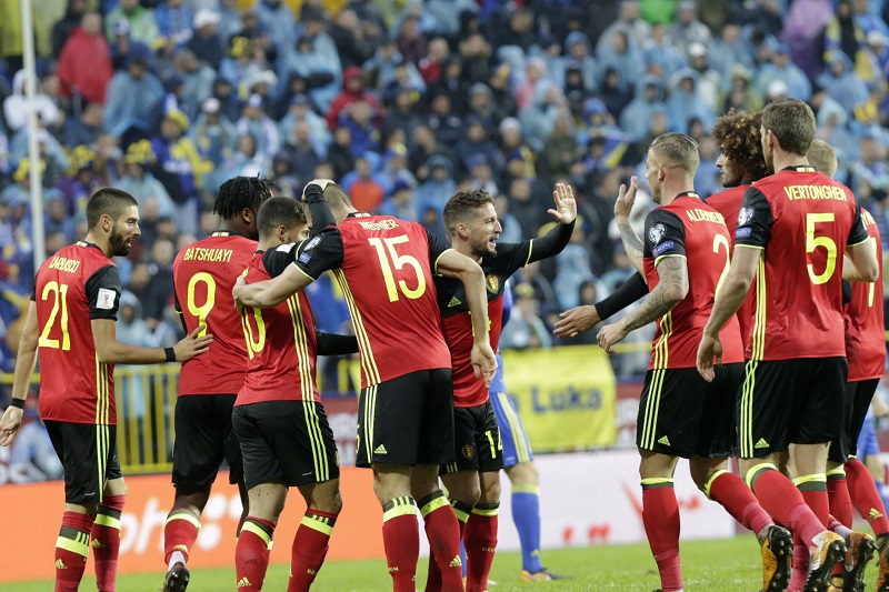 Fotbalisté Belgie se radují z výhry nad Bosnou a Hercegovinou v kvalifikaci na mistrovství světa.