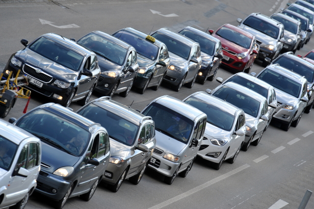 Poptávka po automobilech v Evropě se zřejmě blíží k bodu svého nasycení (ilustrační foto). Poptávka po automobilech v Evropě se zřejmě blíží k bodu svého nasycení (ilustrační foto).