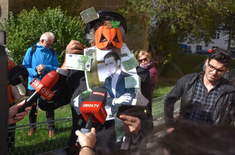 Francouzsko-alžírský podnikatel Rachid Nekkaz. Francouzsko-alžírský podnikatel Rachid Nekkaz.