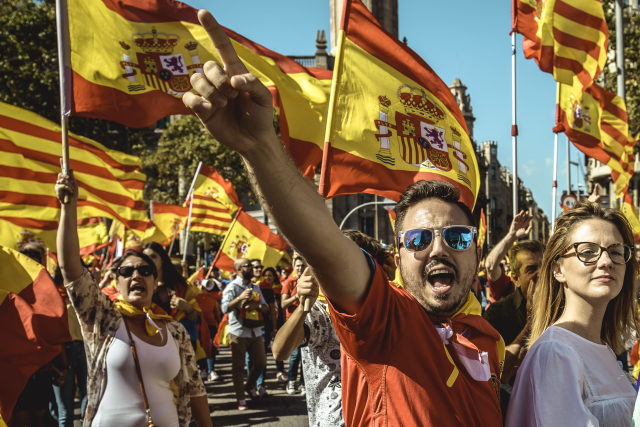 Demonstrace v ulicích Barcelony za nezávislost Katalánska.