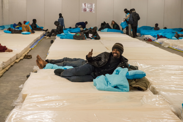 Uprchlíci ve francouzském táboře v Calais.