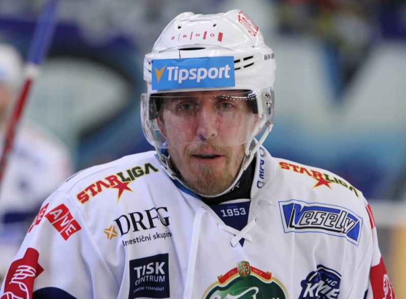 V minulé sezoně Marek Kvapil oblékal dres brněnské Komety. V minulé sezoně Marek Kvapil oblékal dres brněnské Komety.