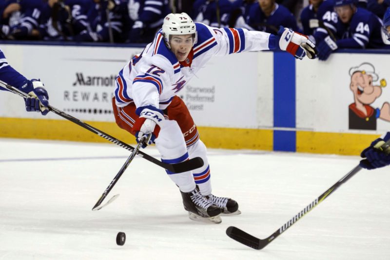 Útočník Filip Chytil v dresu New Yorku Rangers. 
