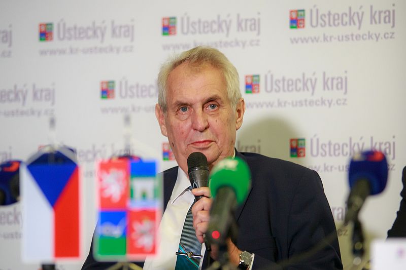 Podle ukrajinské diplomacie je Zemanův návrh "pokusem prosadit nejen ústupek agresorovi, ale i legitimizaci anexe Krymu cestou 'prodeje' části ukrajinského území".
