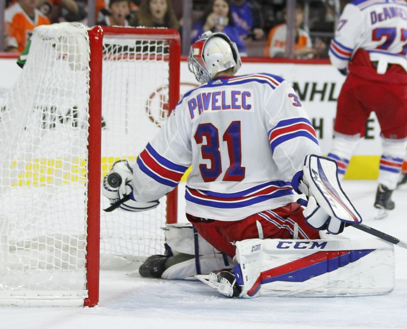Ondřej Pavelec si uvědomuje, jaká je jeho role v kádru Rangers. Ondřej Pavelec si uvědomuje, jaká je jeho role v kádru Rangers.