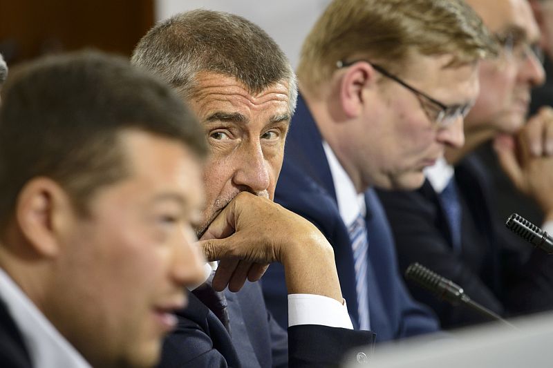 Zleva Tomio Okamura, Andrej Babiš a Pavel Bělobrádek. Zleva Tomio Okamura, Andrej Babiš a Pavel Bělobrádek.
