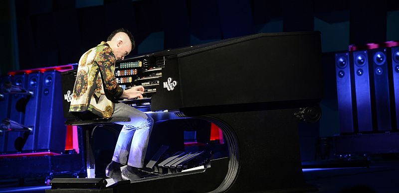Varhaník Cameron Carpenter na festivalu Struny podzimu v roce 2015.