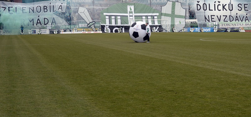 Stadion fotbalistů Bohemians 1905 zvaný Ďolíček. Stadion fotbalistů Bohemians 1905 zvaný Ďolíček.