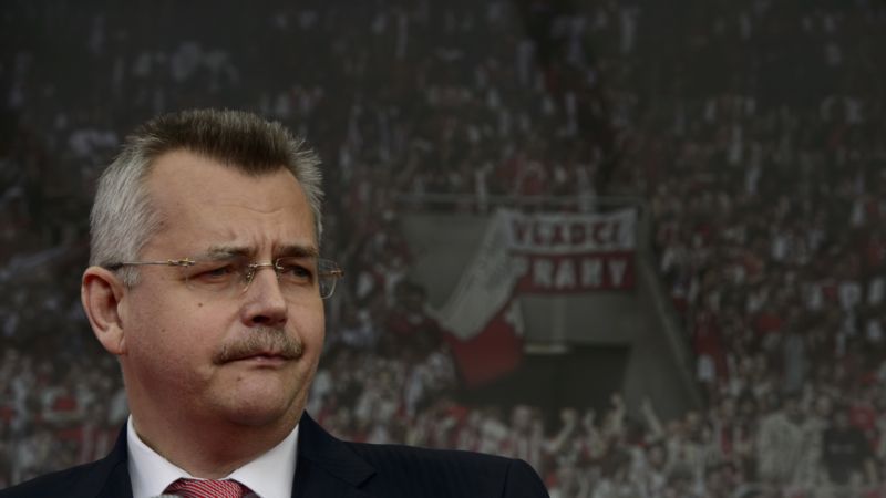 Předseda představenstva fotbalové Slavie Jaroslav Tvrdík. 